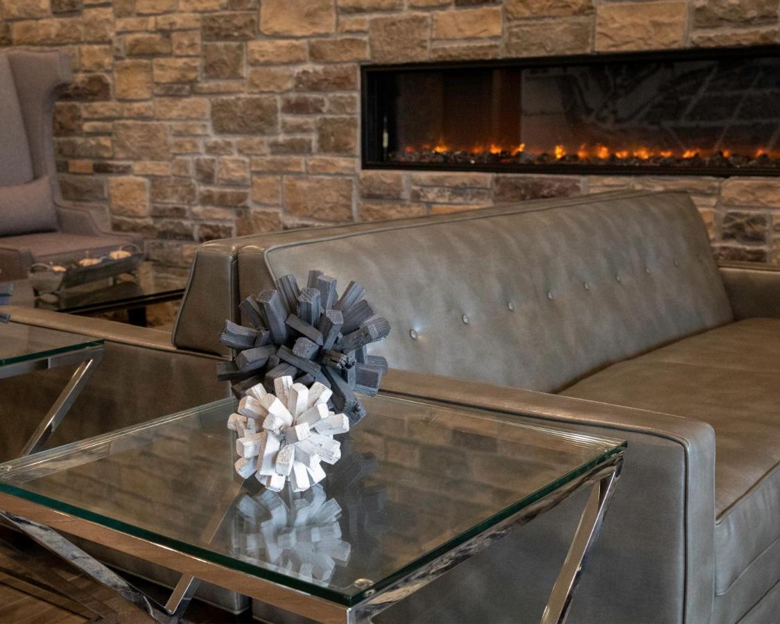 Cobblestone Hotel & Suites - Two Rivers Bagian luar foto