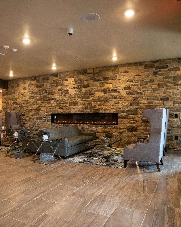 Cobblestone Hotel & Suites - Two Rivers Bagian luar foto