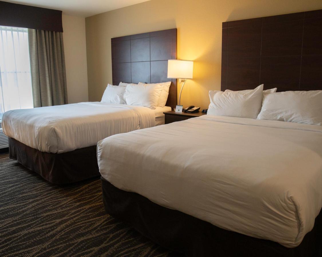 Cobblestone Hotel & Suites - Two Rivers Bagian luar foto