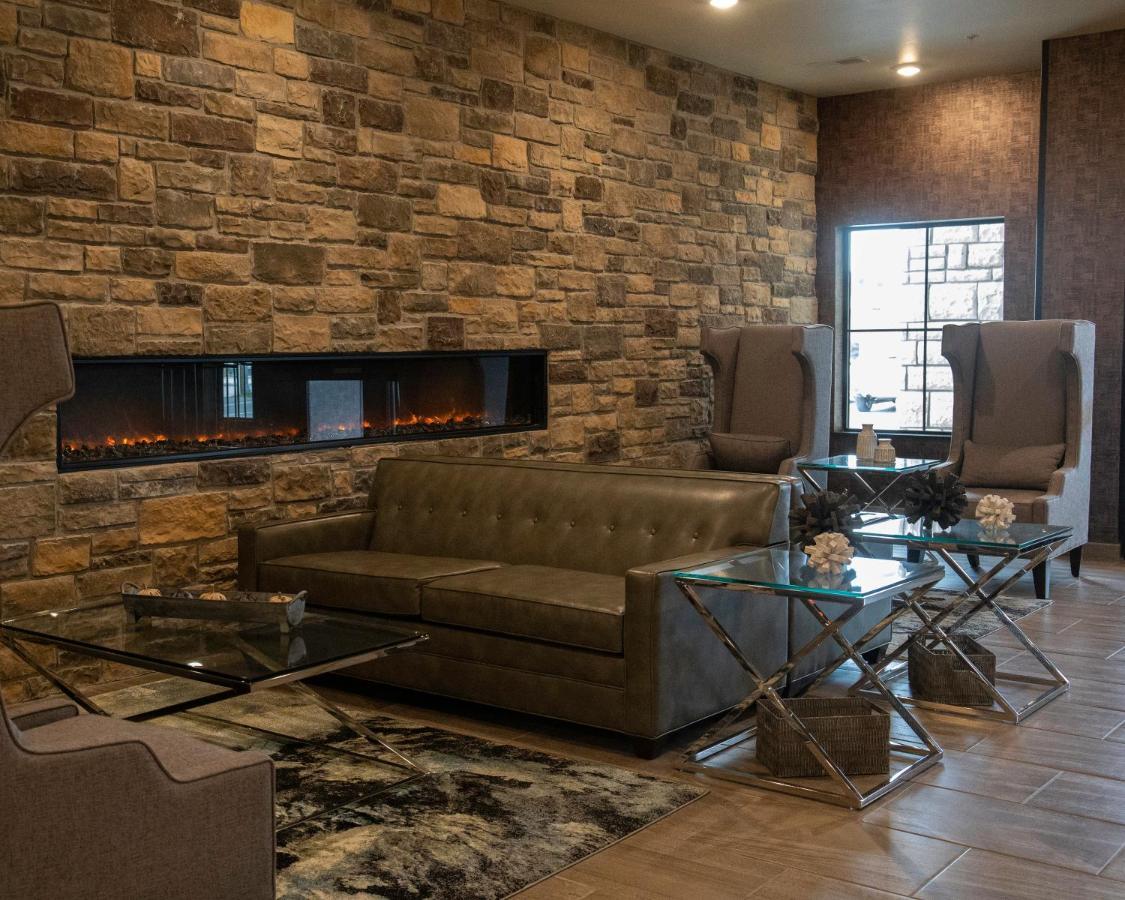 Cobblestone Hotel & Suites - Two Rivers Bagian luar foto