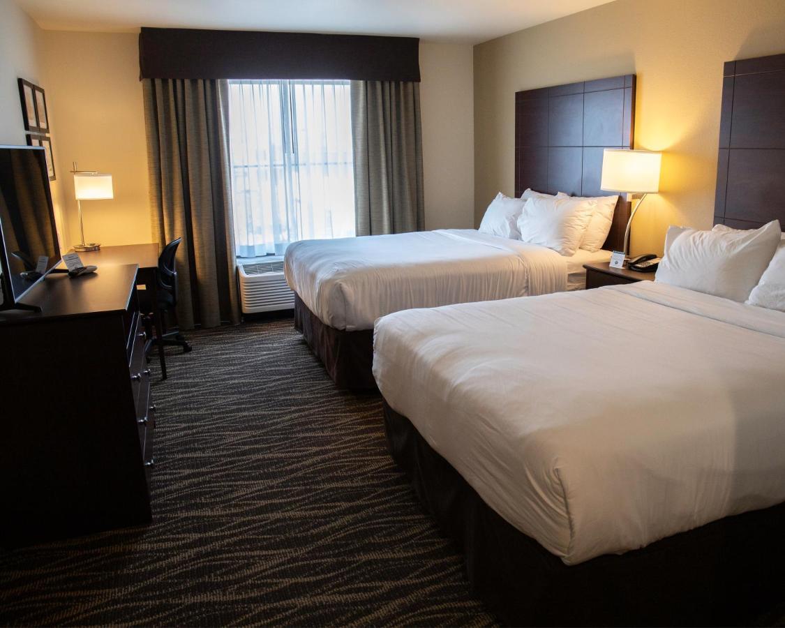 Cobblestone Hotel & Suites - Two Rivers Bagian luar foto