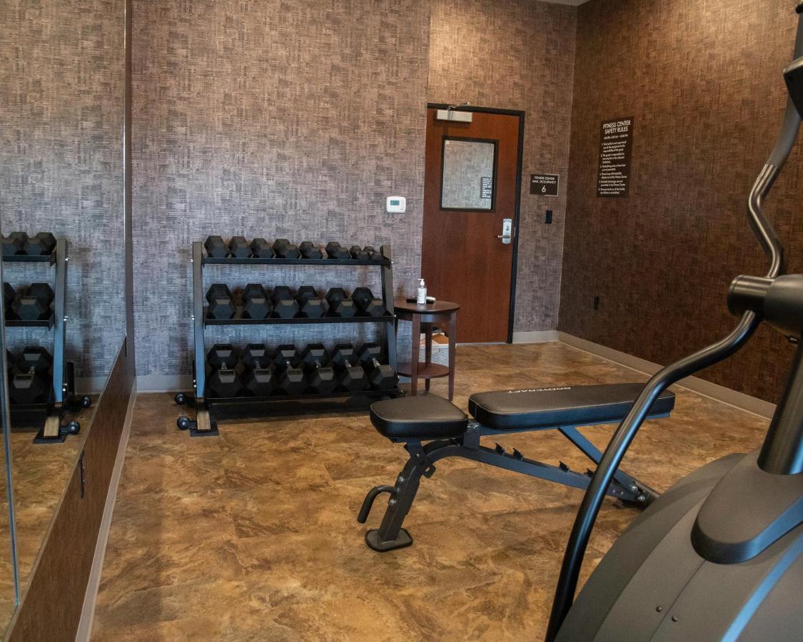 Cobblestone Hotel & Suites - Two Rivers Bagian luar foto