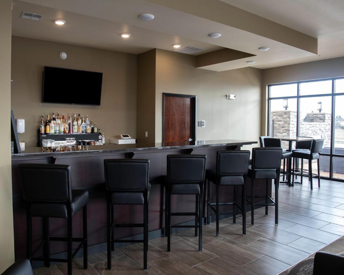 Cobblestone Hotel & Suites - Two Rivers Bagian luar foto