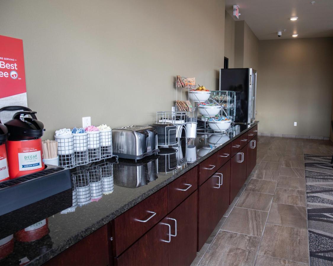 Cobblestone Hotel & Suites - Two Rivers Bagian luar foto