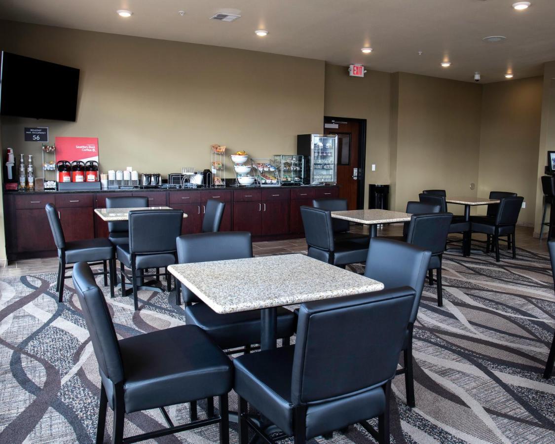 Cobblestone Hotel & Suites - Two Rivers Bagian luar foto