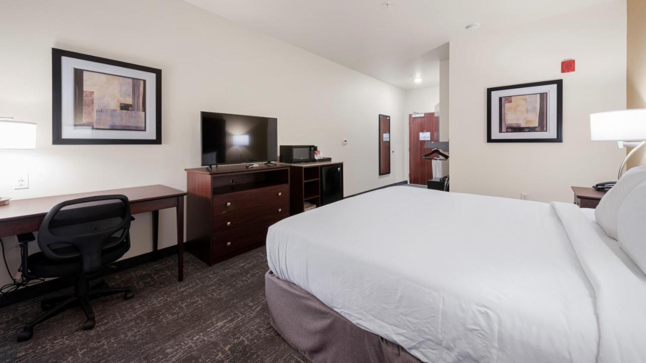 Cobblestone Hotel & Suites - Two Rivers Bagian luar foto