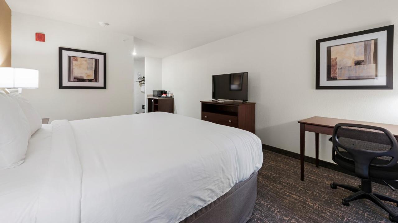Cobblestone Hotel & Suites - Two Rivers Bagian luar foto